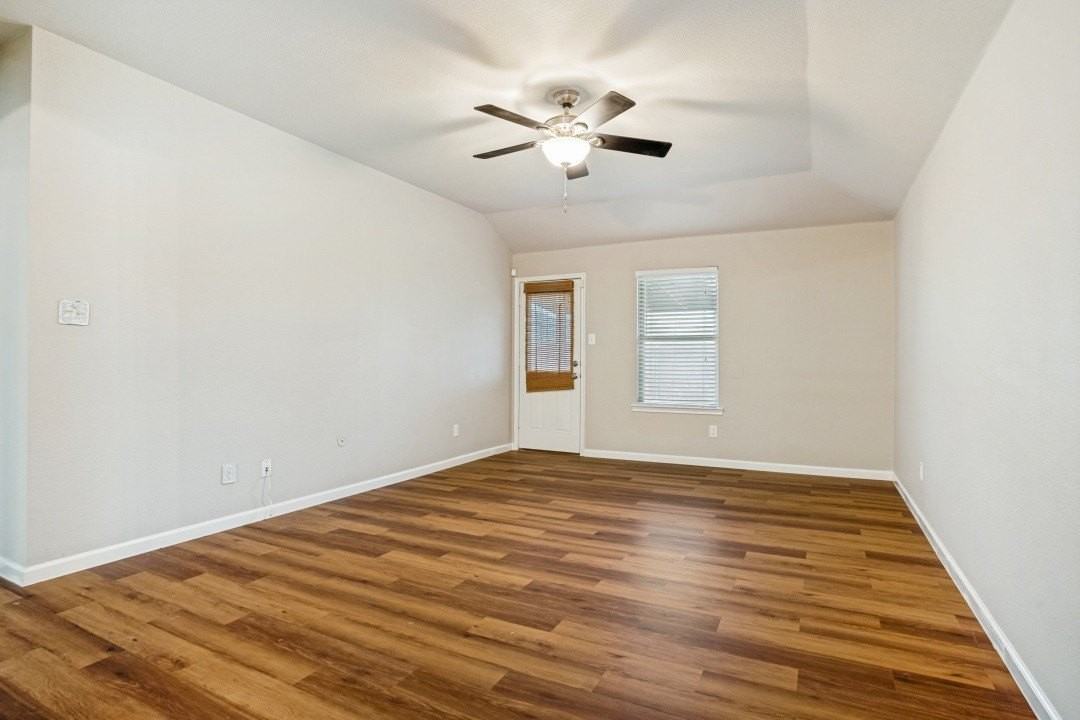 1127 Roman Dr - Photo 4 of 26