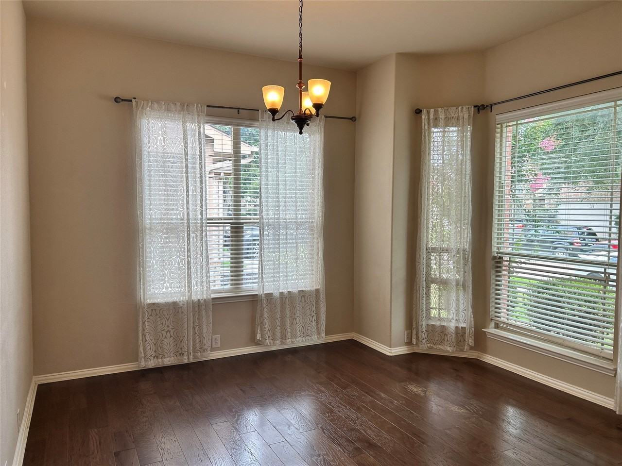 9329 Harrell Dr - Photo 3 of 14