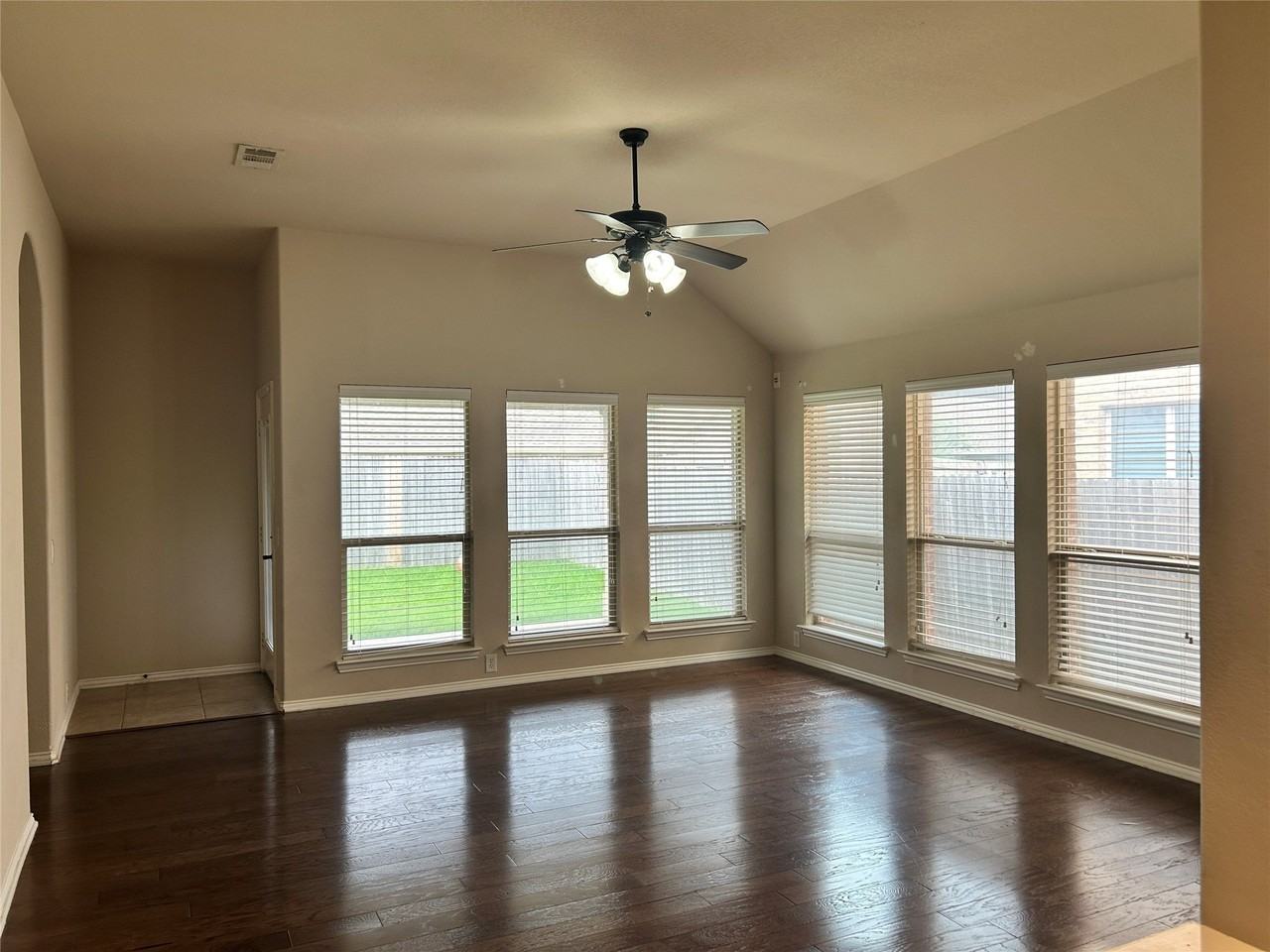 9329 Harrell Dr - Photo 4 of 14