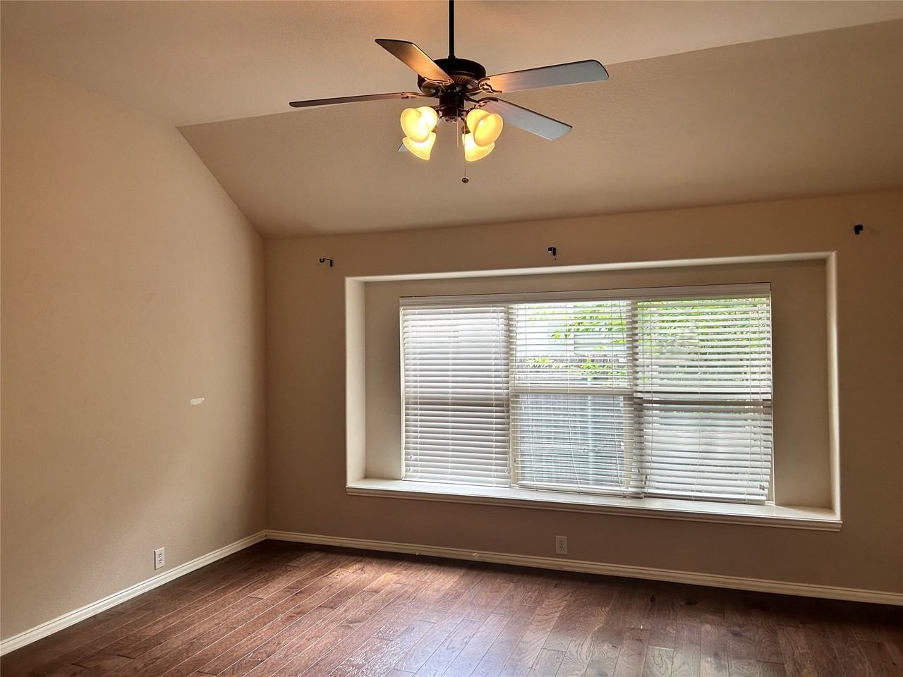 9329 Harrell Dr - Photo 6 of 14
