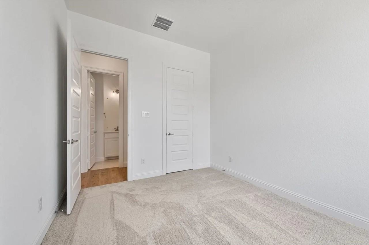 9337 Loggerhead Way - Photo 5 of 39