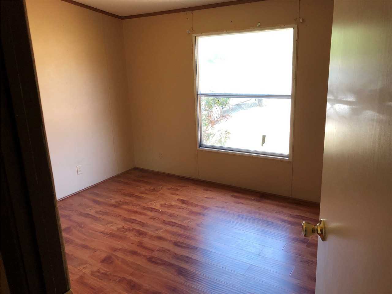 104 Kailyn Ln - Photo 3 of 10