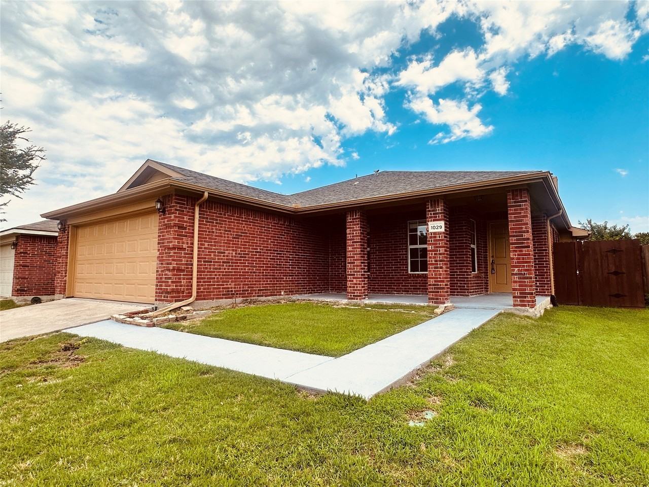 1029 Port Mansfield Dr - Photo 2 of 24