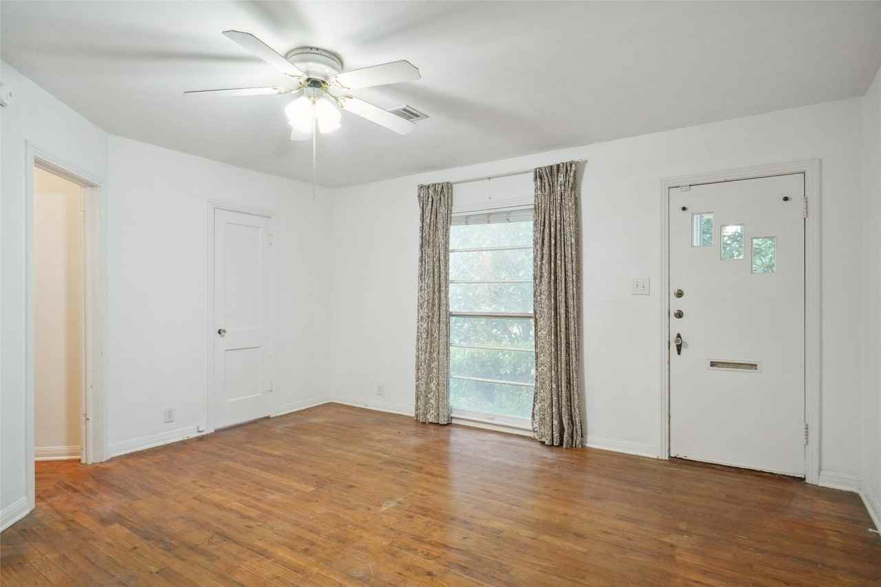 1826 N Bell Ave - Photo 2 of 7