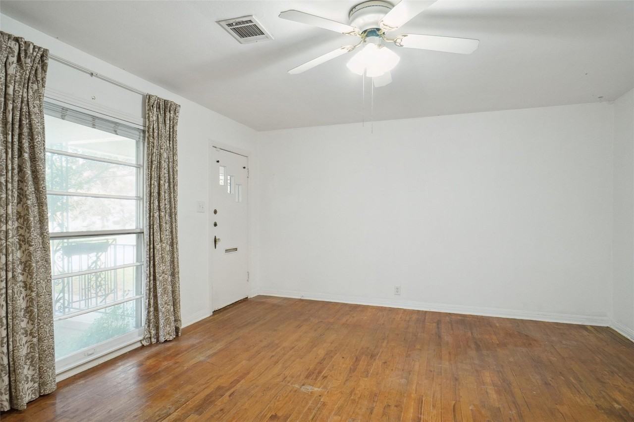 1826 N Bell Ave - Photo 3 of 7