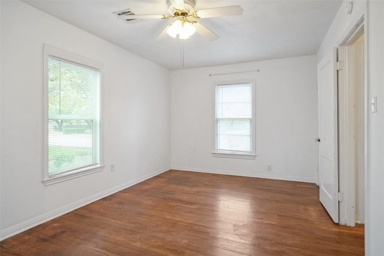 1826 N Bell Ave - Photo 5 of 7