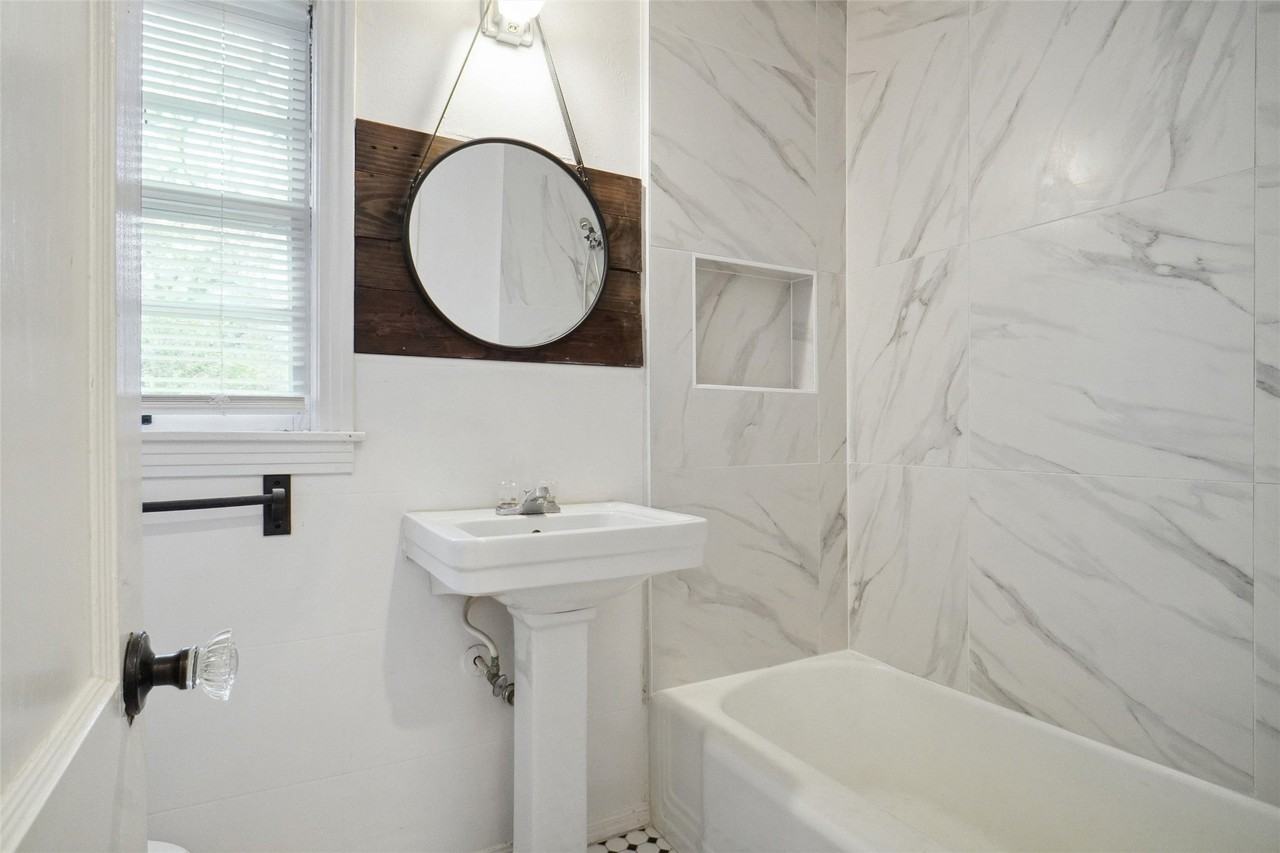 1826 N Bell Ave - Photo 6 of 7