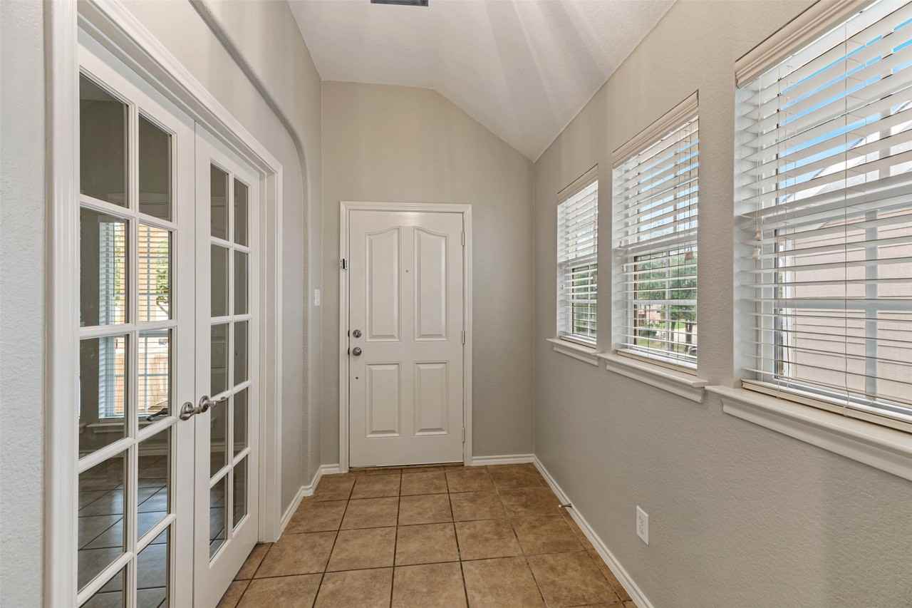 5005 Cassidy Ln - Photo 6 of 27