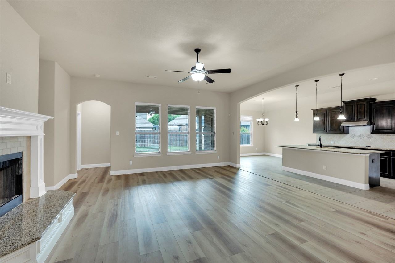 437 Whispering Willow Dr - Photo 3 of 24
