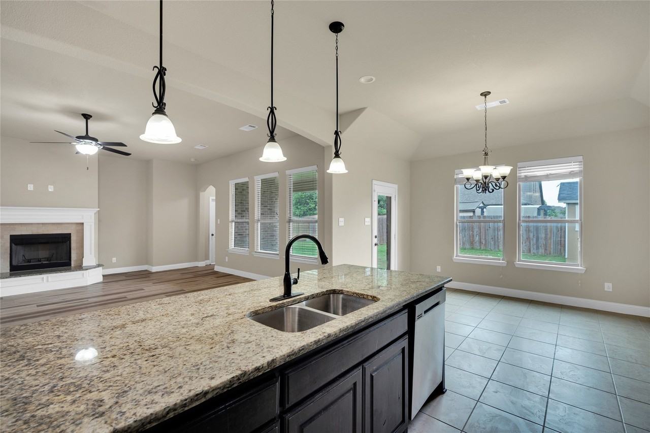 437 Whispering Willow Dr - Photo 5 of 24