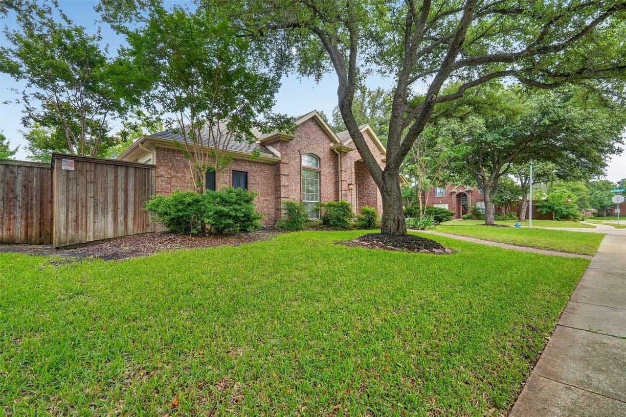 6864 Bushnell Dr - Photo 2 of 28