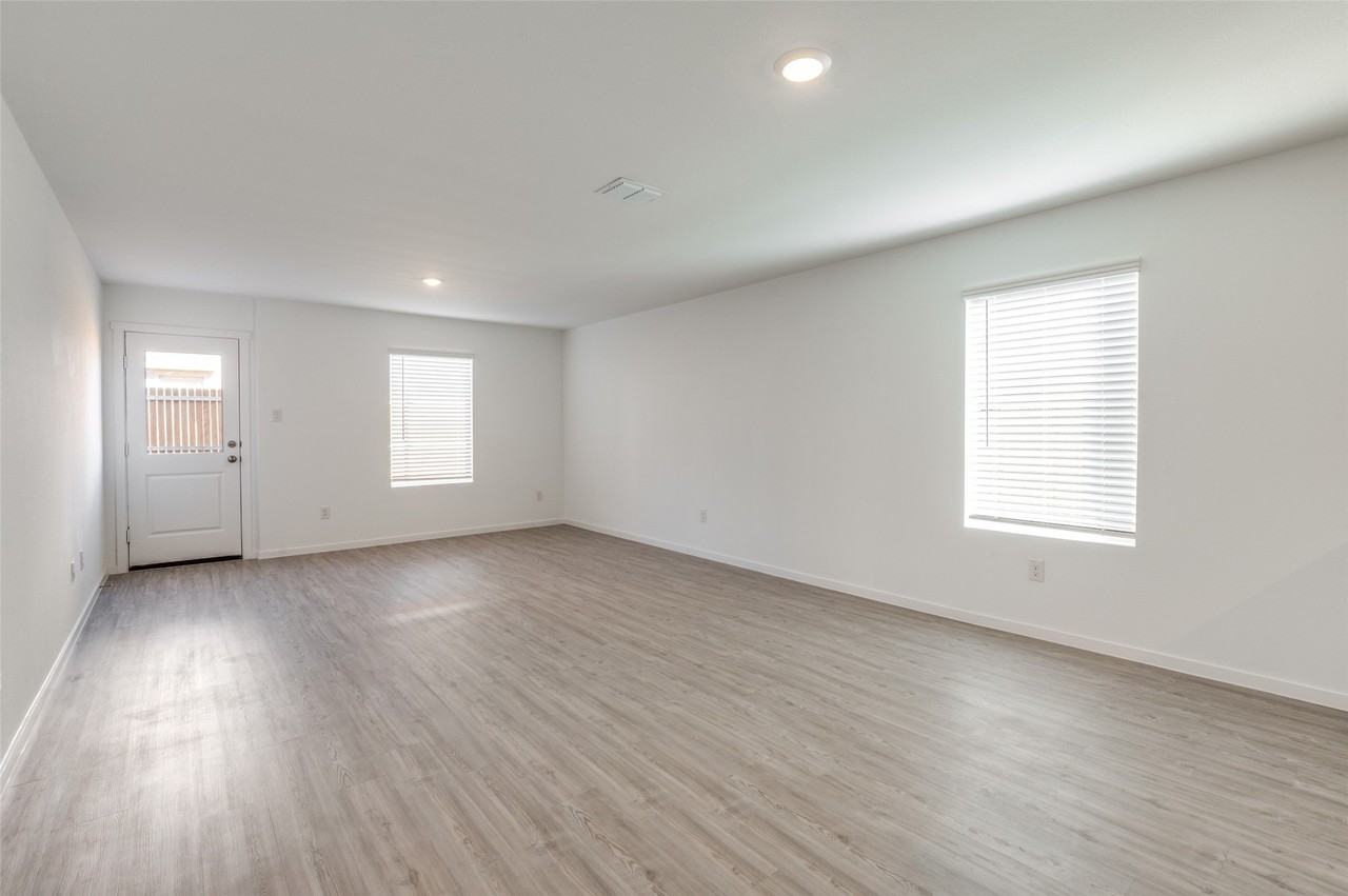 910 Blue Heron Dr - Photo 2 of 23