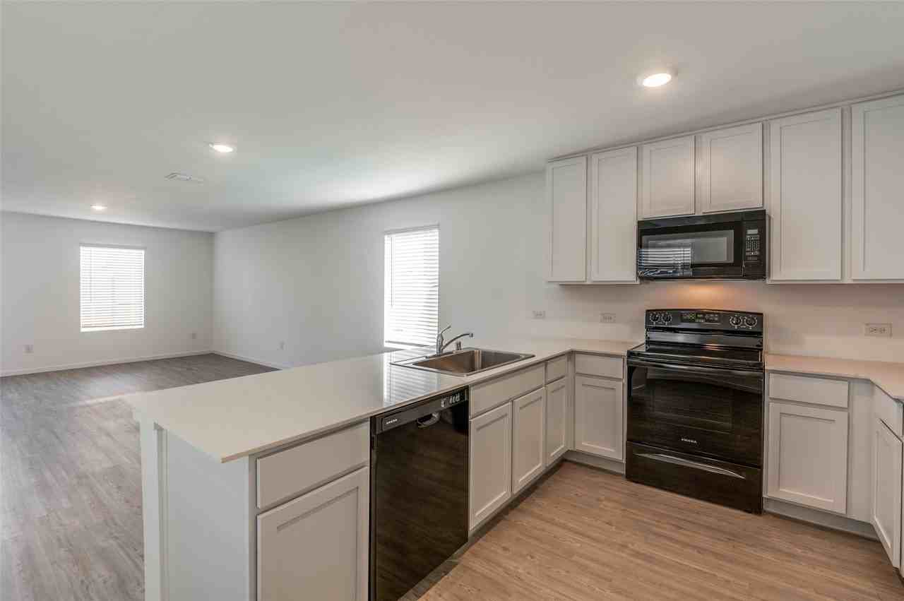 910 Blue Heron Dr - Photo 3 of 23