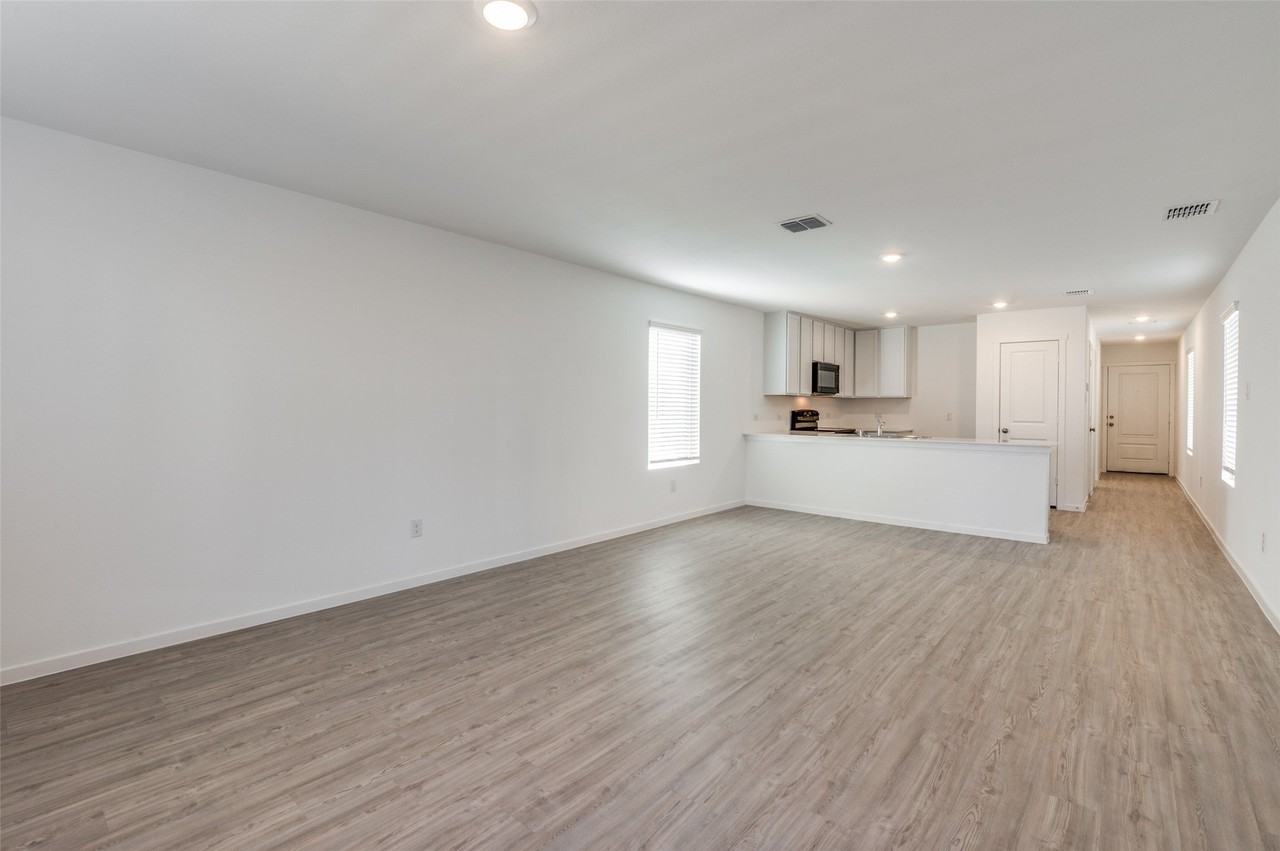 910 Blue Heron Dr - Photo 4 of 23