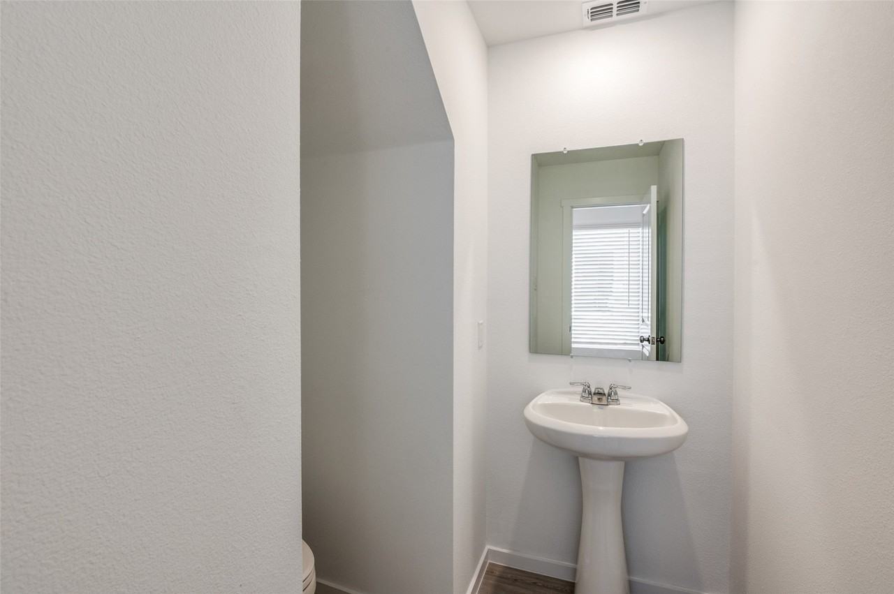 910 Blue Heron Dr - Photo 5 of 23