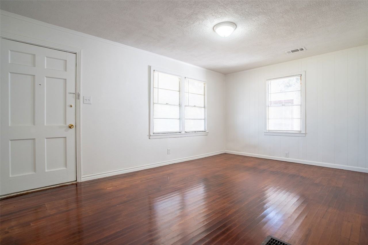 3323 W Clarendon Dr - Photo 2 of 27