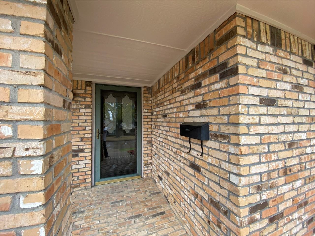 307 Wildwood Ln - Photo 3 of 31