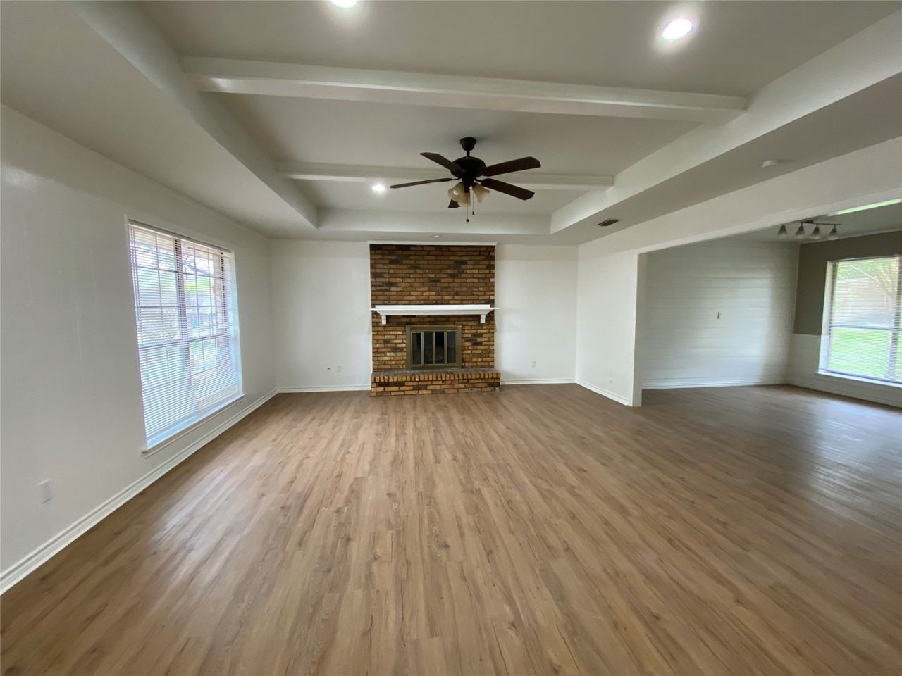 307 Wildwood Ln - Photo 4 of 31