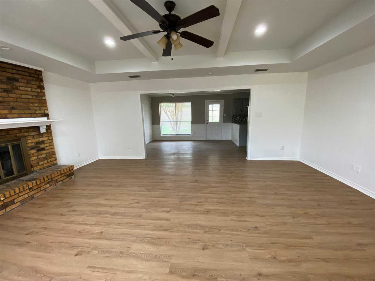 307 Wildwood Ln - Photo 5 of 31