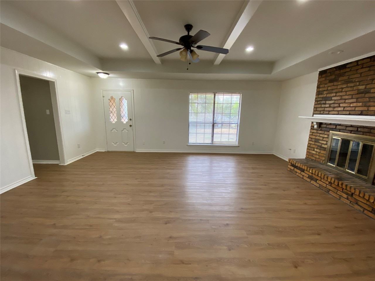 307 Wildwood Ln - Photo 6 of 31