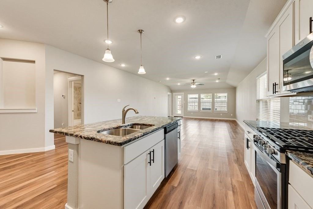 1200 Kanata Ct - Photo 5 of 21
