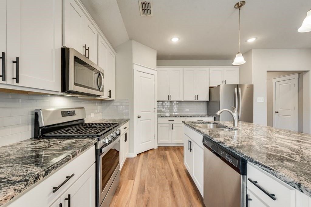 1200 Kanata Ct - Photo 6 of 21