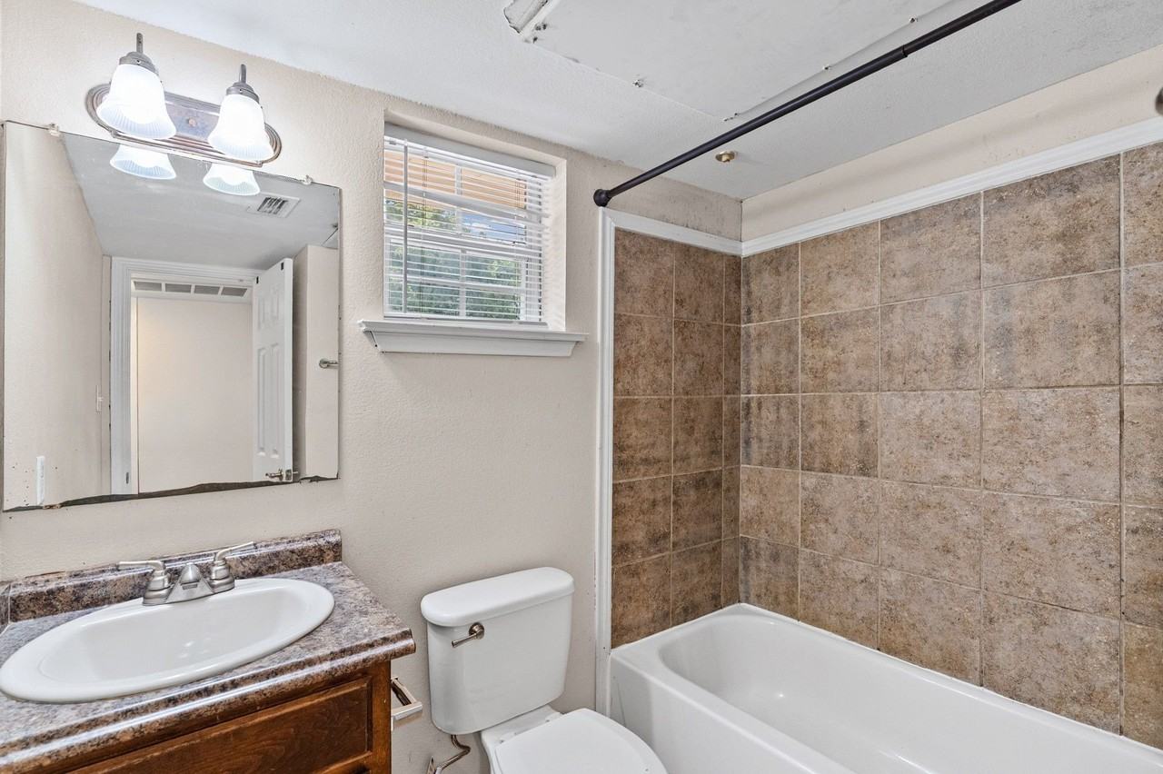 1220 Texas St #3 - Photo 7 of 17