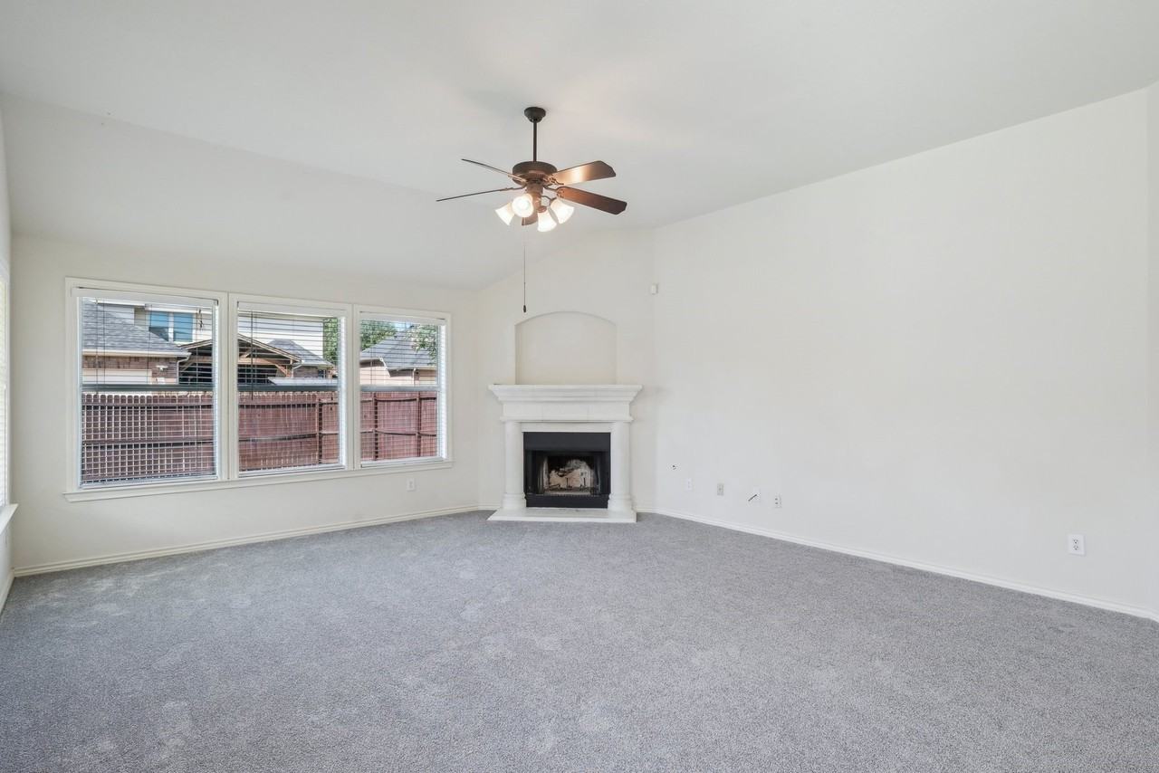 1280 Seymour Dr - Photo 4 of 28
