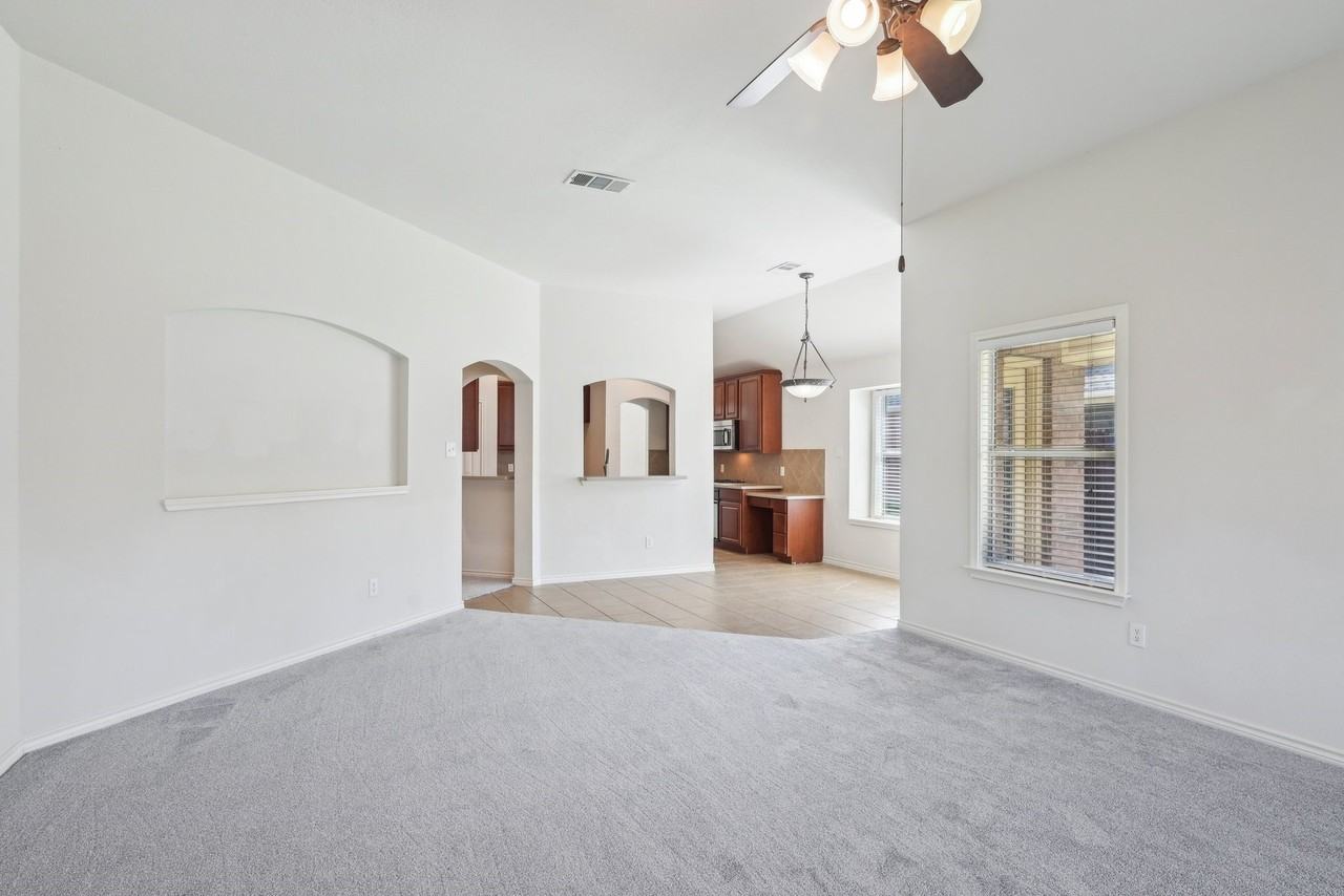 1280 Seymour Dr - Photo 5 of 28