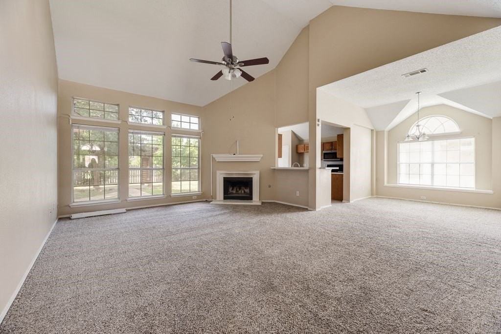501 E Lynn Creek Dr - Photo 4 of 20