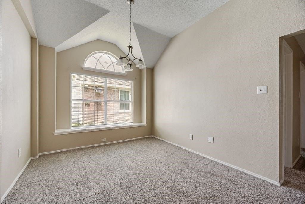 501 E Lynn Creek Dr - Photo 5 of 20