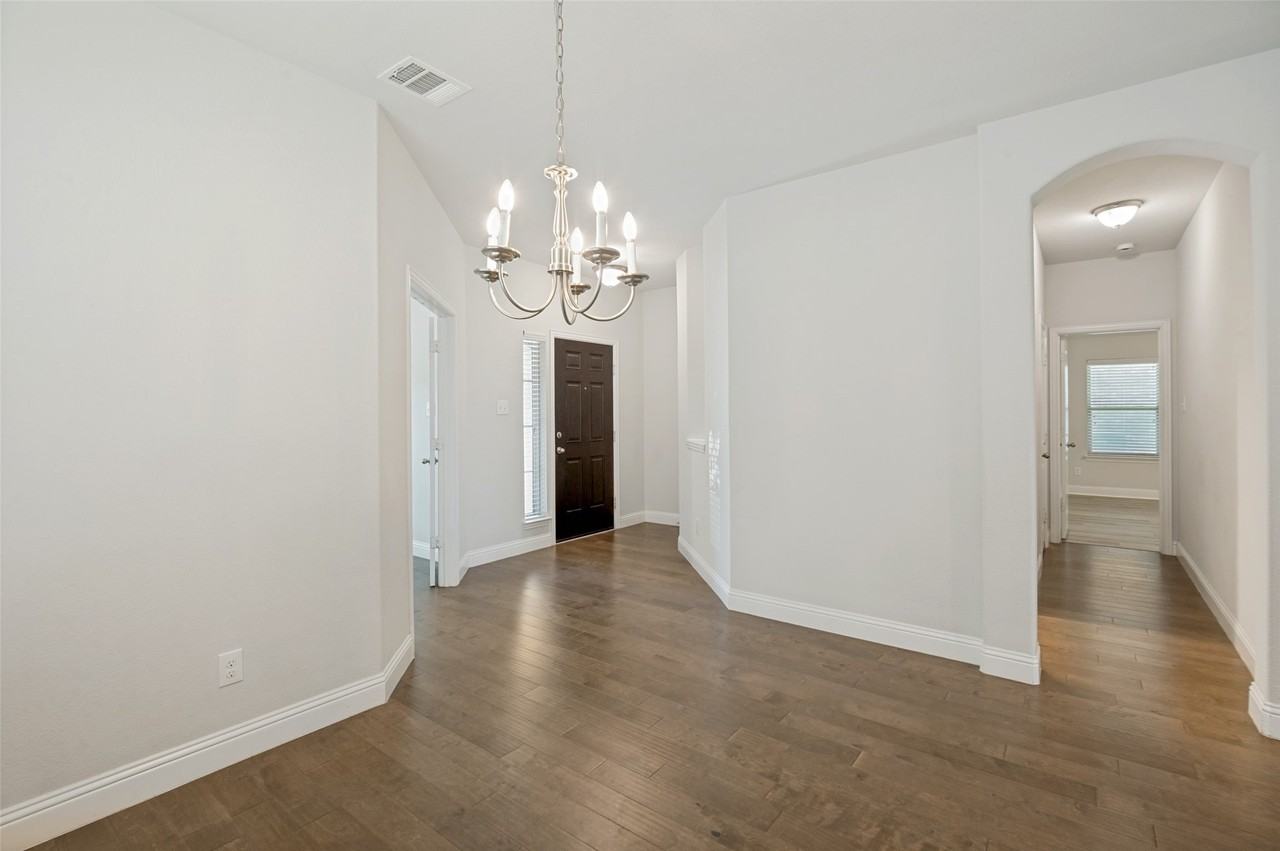 4541 Conrad Ave - Photo 3 of 25