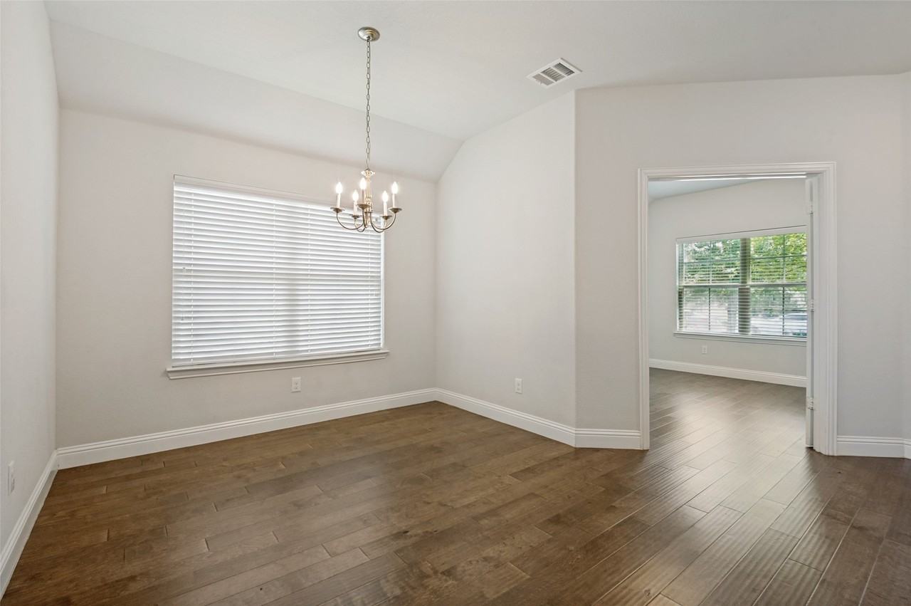 4541 Conrad Ave - Photo 5 of 25