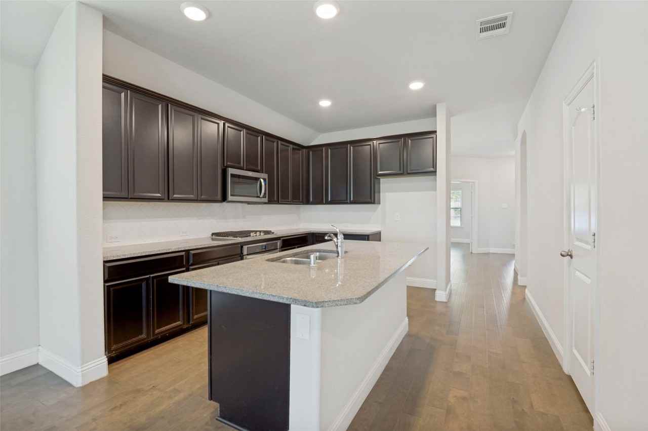 4541 Conrad Ave - Photo 7 of 25
