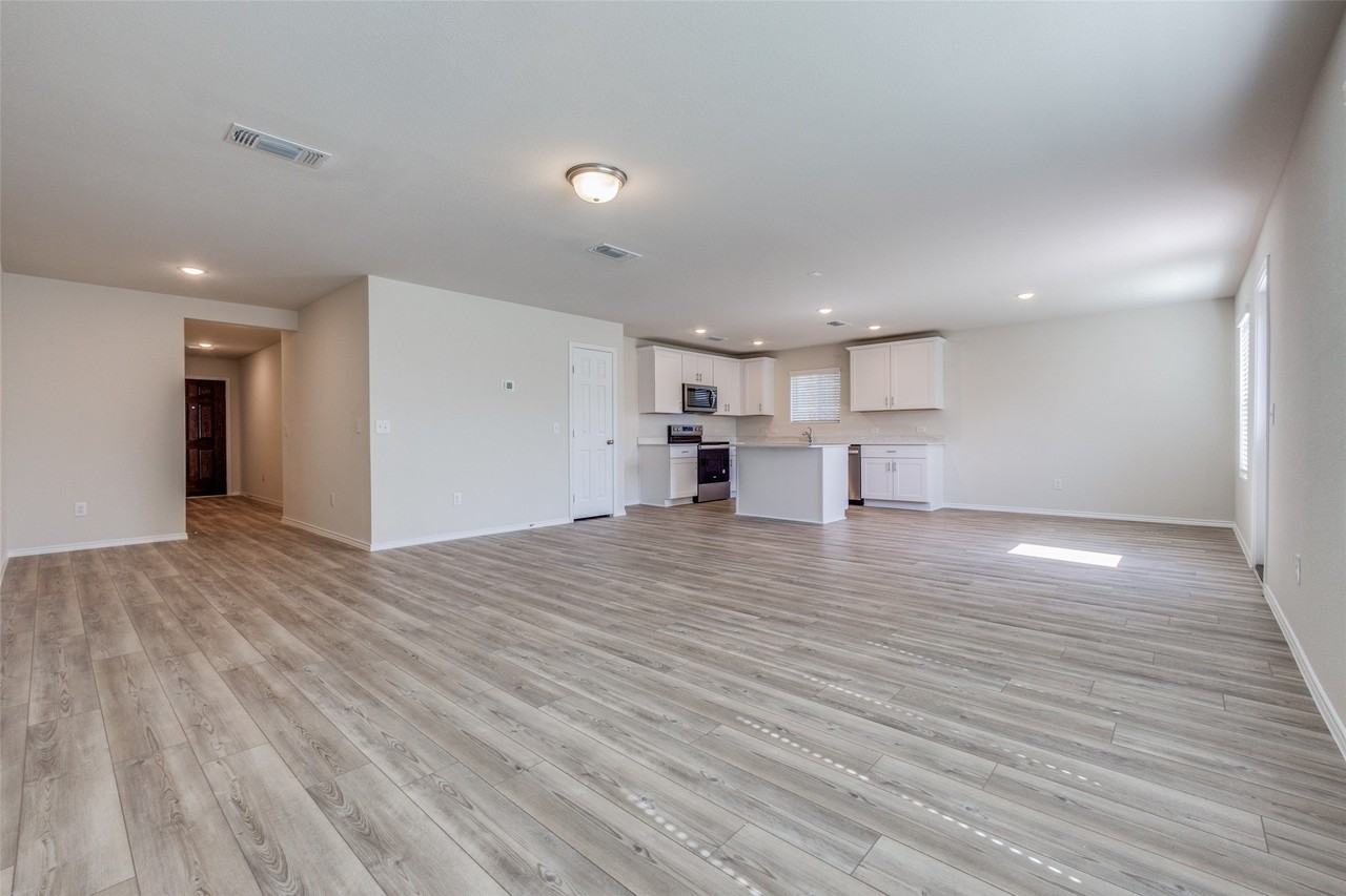 877 Table Rock St - Photo 5 of 25