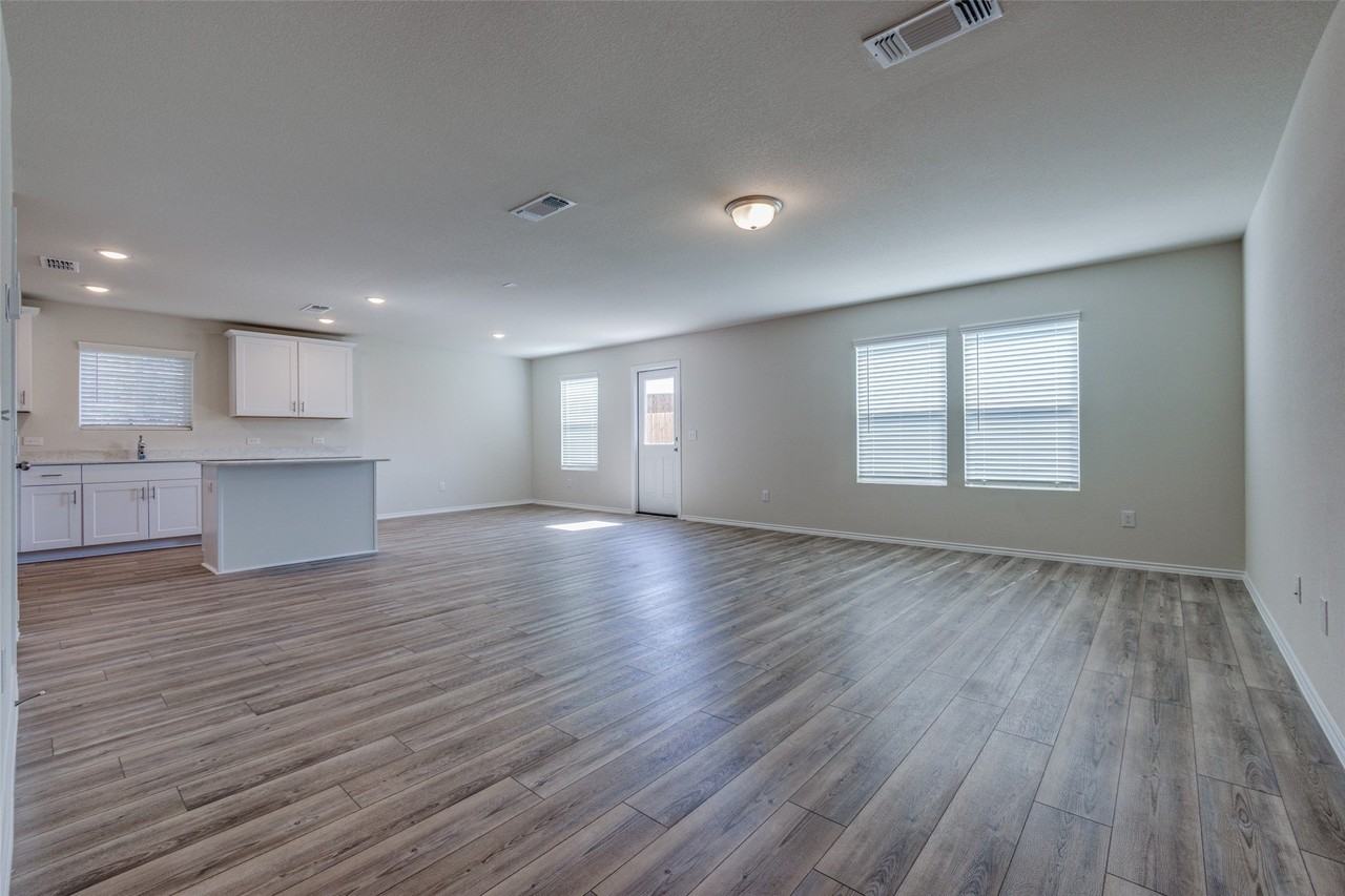 877 Table Rock St - Photo 6 of 25