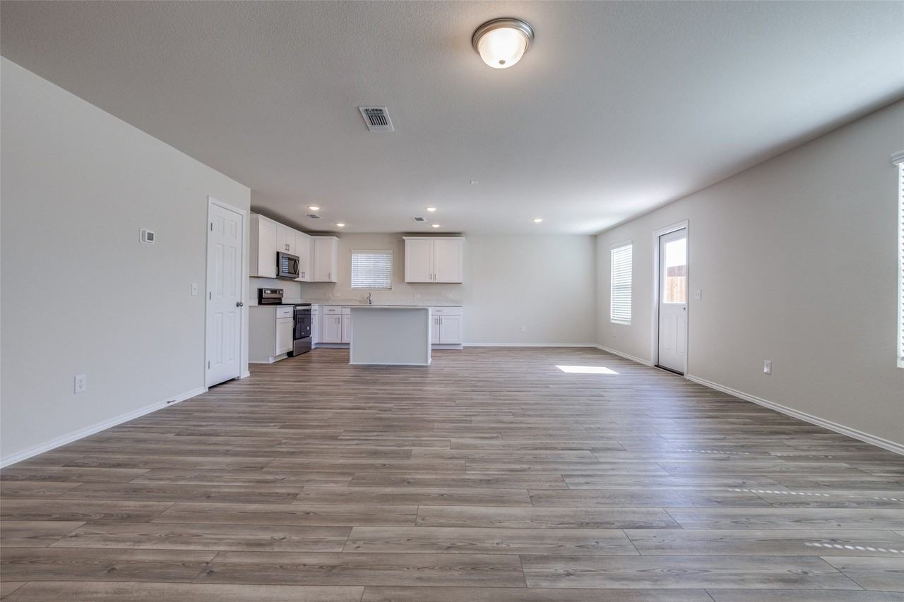 877 Table Rock St - Photo 7 of 25