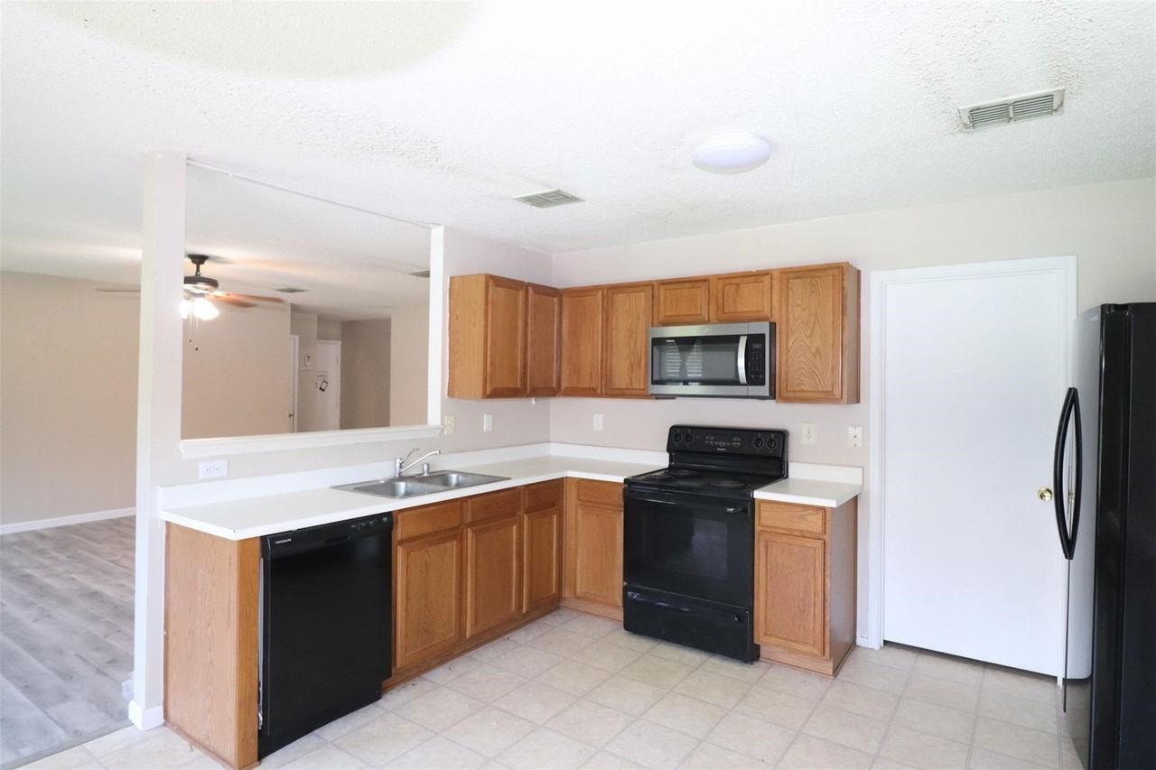 608 Claiborn Ln - Photo 5 of 14