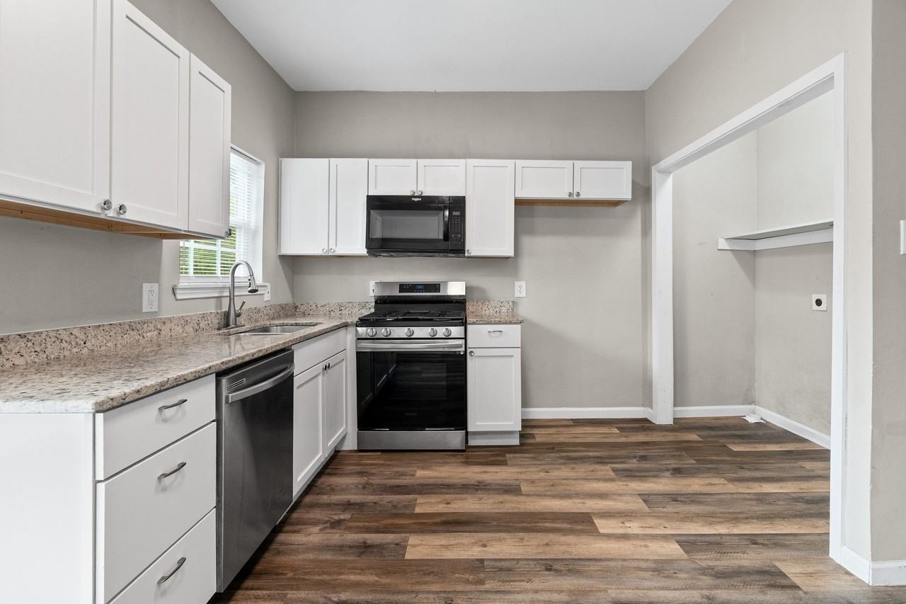 4214 Johnson St - Photo 2 of 31