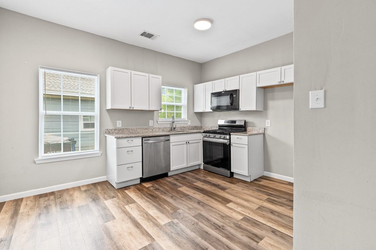 4214 Johnson St - Photo 4 of 31