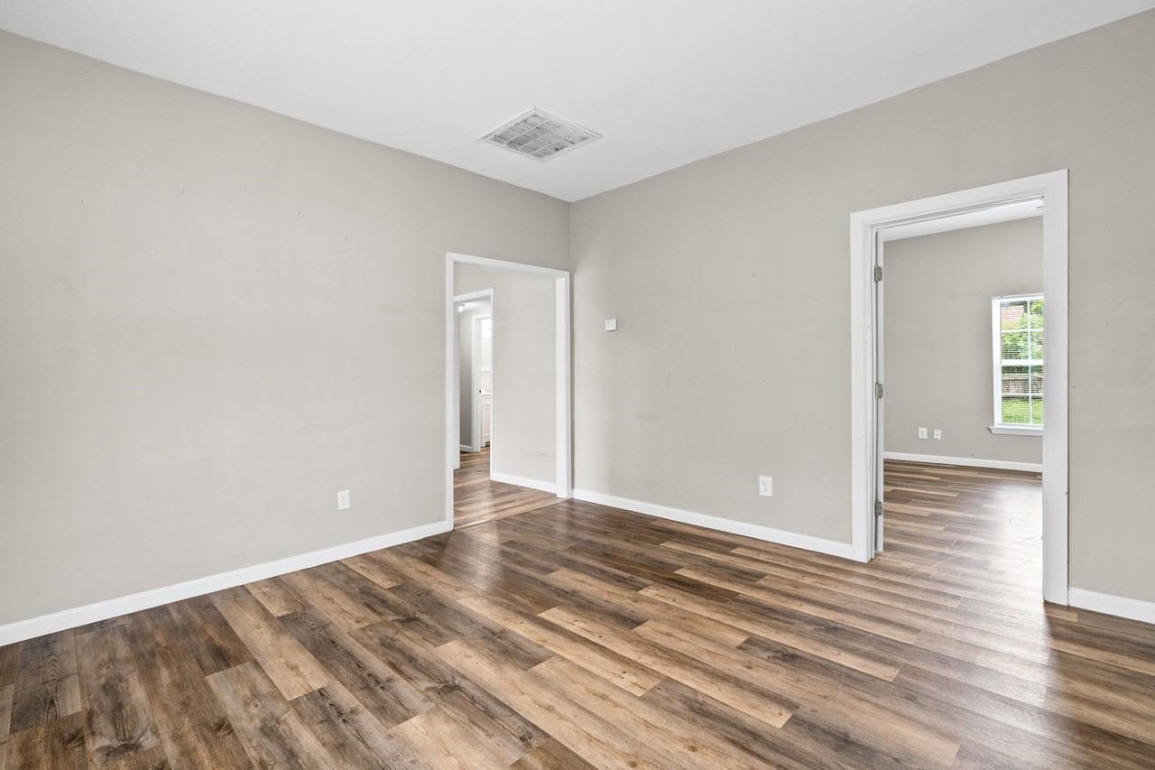 4214 Johnson St - Photo 5 of 31