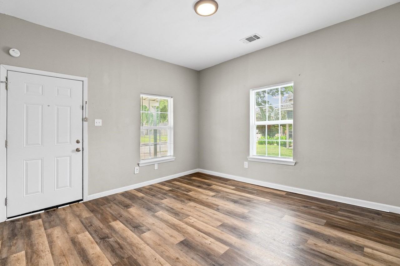 4214 Johnson St - Photo 7 of 31