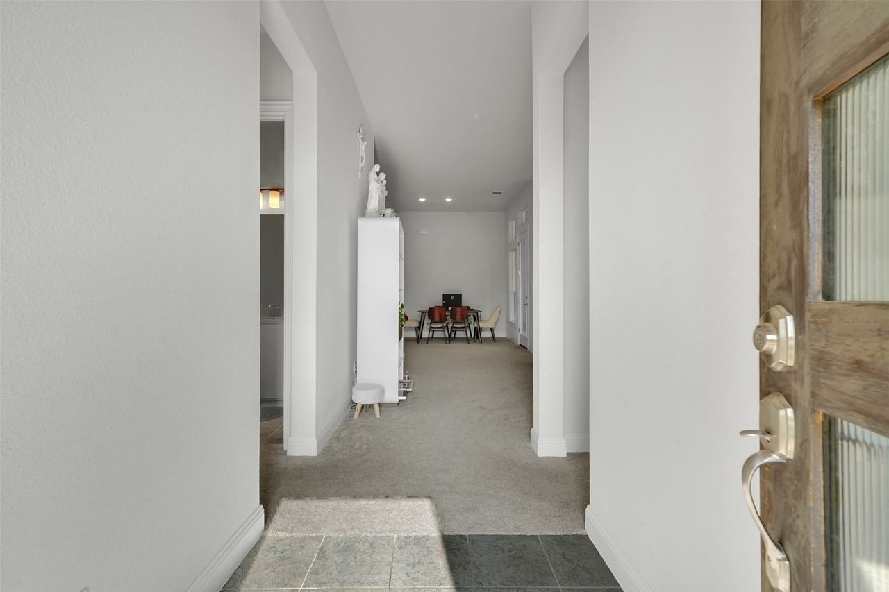 1505 Verbena Ln - Photo 4 of 26