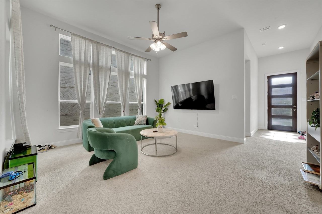 1505 Verbena Ln - Photo 6 of 26