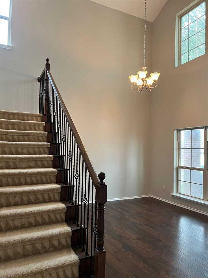 1115 Gaines Rd - Photo 2 of 20