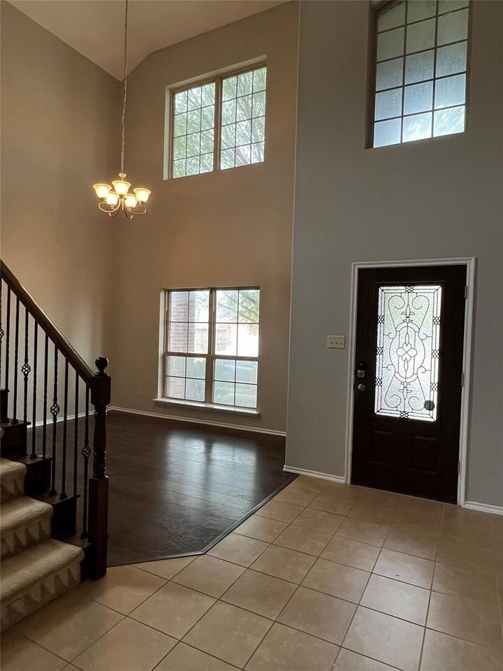1115 Gaines Rd - Photo 3 of 20