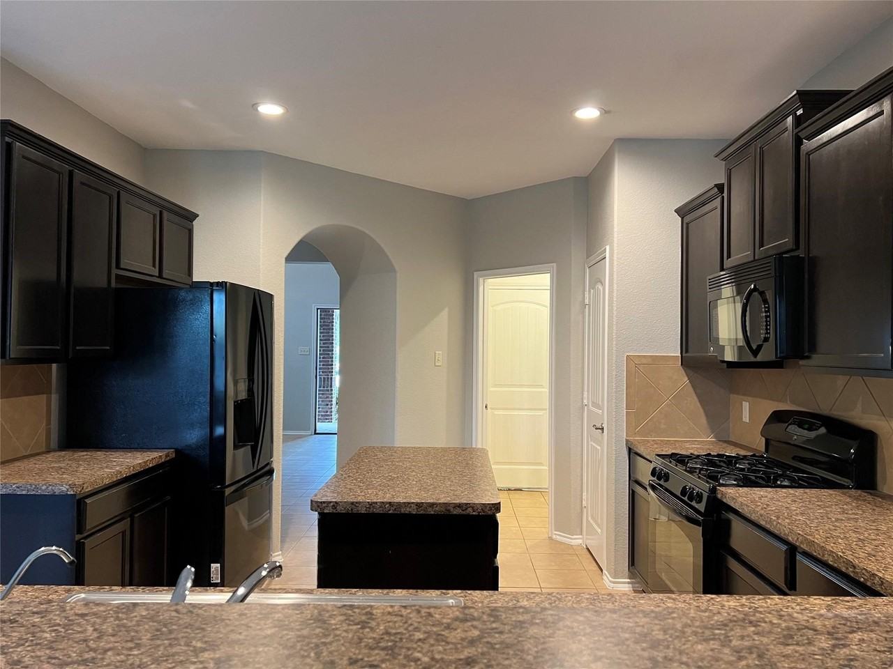 1115 Gaines Rd - Photo 6 of 20