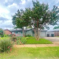 featured image of 2000 Willow Ln