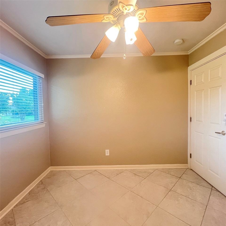 2000 Willow Ln - Photo 5 of 13