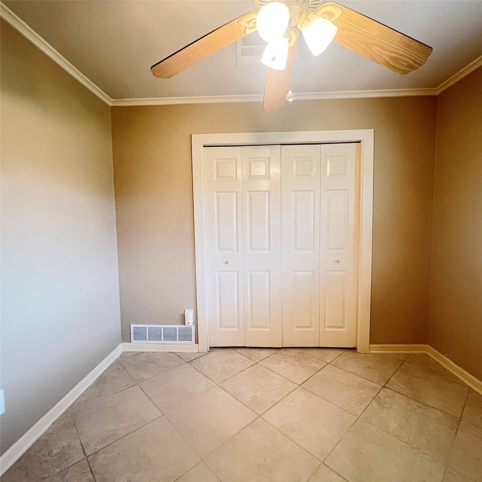 2000 Willow Ln - Photo 6 of 13